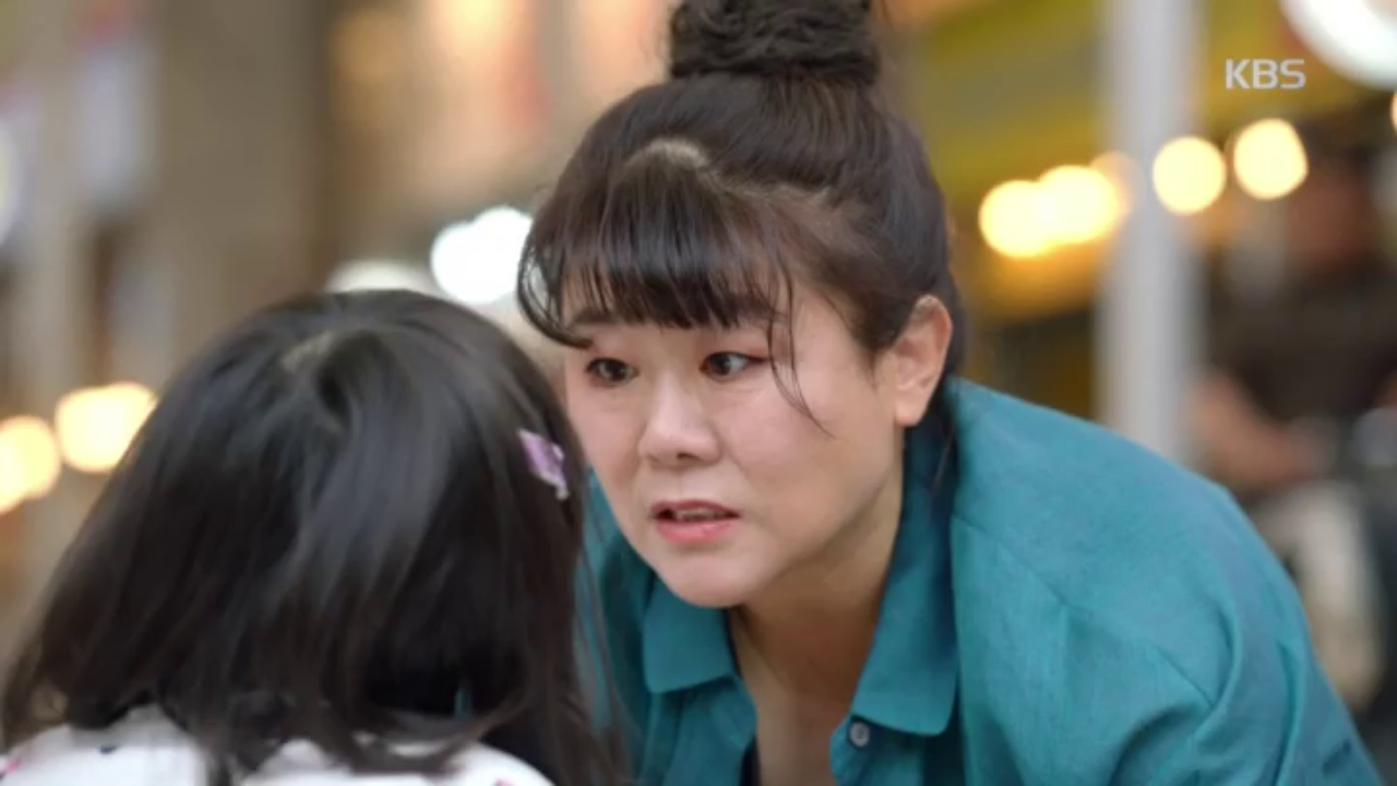 ＂이거 묶어줄게~!＂ 넘어진 안서연 다리에 엄마 손수건 묶어주는 이정은...!