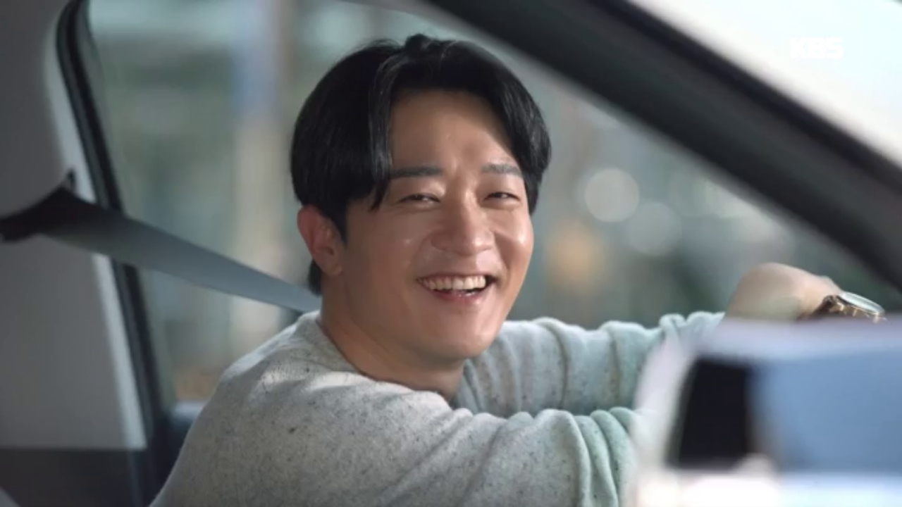 옆 차선에서 이민정을 발견하고 미소 짓는 남자의 정체는?!