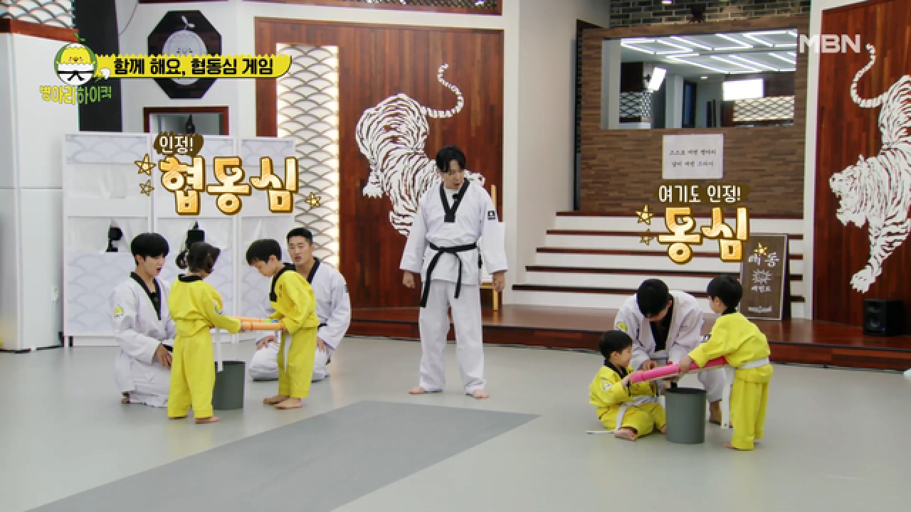 “???: 저 팀은 협동심, 옆 팀은 동심~” 한 살 차이가 이렇게 큰가요? MBN 210606 방송