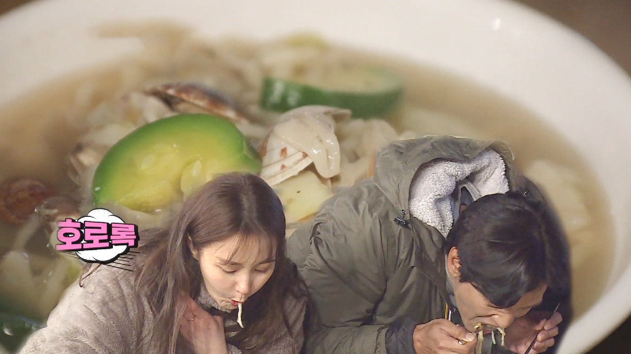 [행복먹방♥] 찬사가 가득한 직접 만든 ‘손칼국수’ (ft. 안구커플 양념장) - kakaoTV [행복먹방♥] 찬사가 가득한 직접 만든 ‘손칼국수’... 