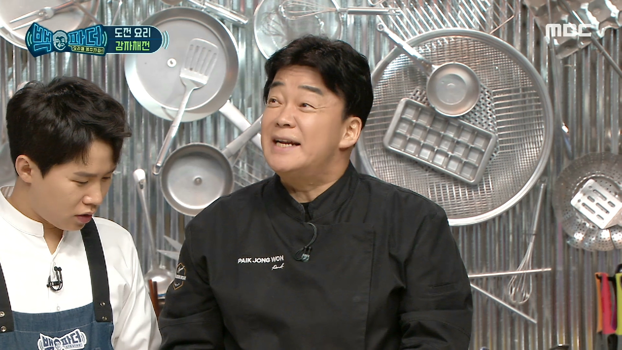 ＂이거 말리면 감자 전분 가루 되는 거예요~＂ 채 썬 감자 헹군 뒤 물기...