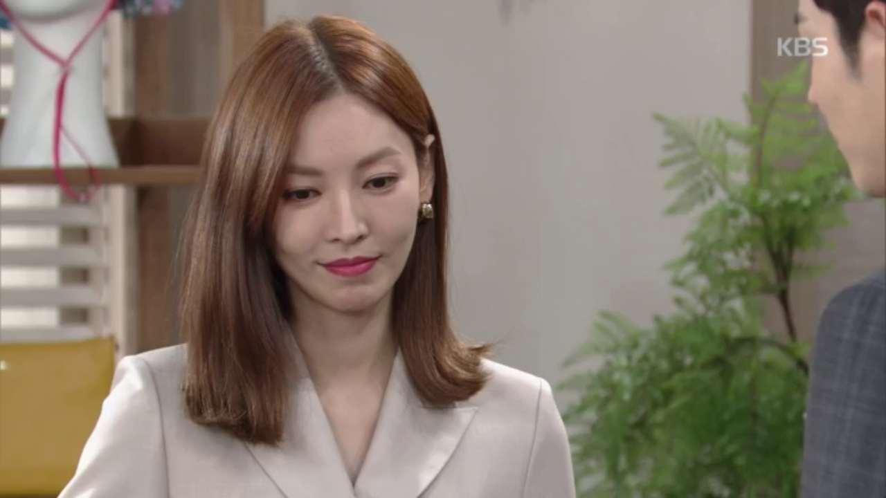 업무에 매진하는 김소연 "전 대표님... 일 하나는 누구보다도 잘하셨잖아?"