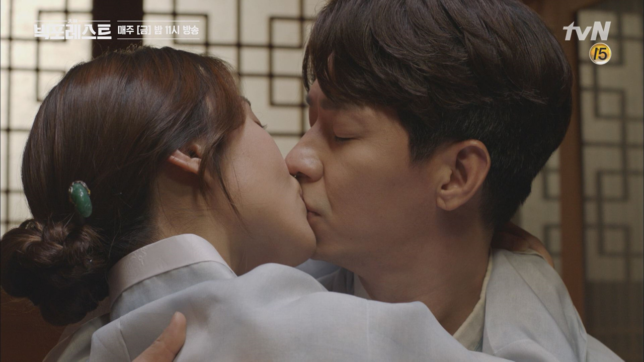 마님과 머슴으로 완벽 변신한 청아와 상훈의 상황극! 그 끝은 달콤한 키스..♥ - kakaoTV 마님과 머슴으로 완벽 변신한 청아와 상훈의 상황극!... 