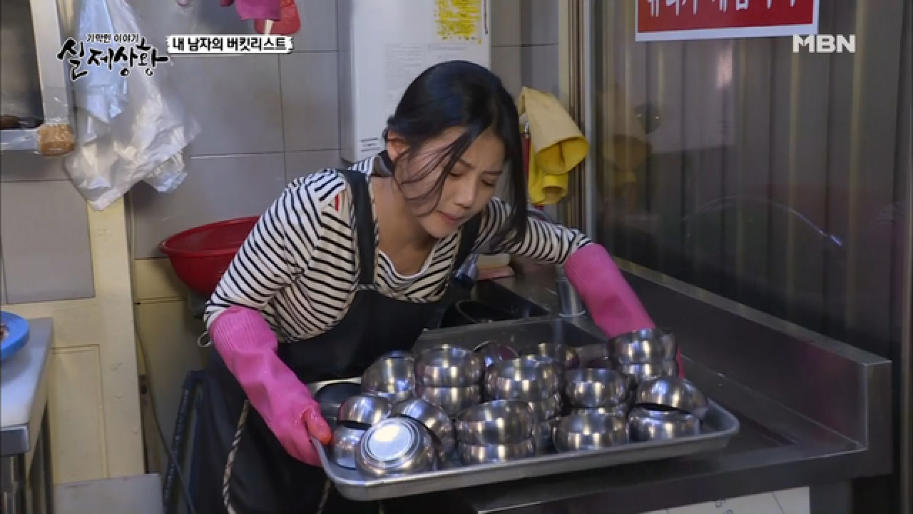 (실제상황) 아픈 와중에도 쉬지 않고 일할 수밖에 없는 그녀의 사연은?