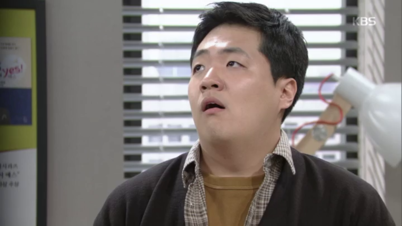 청첩장을 건네주러 온 김하경과 심기 불편한 남태부...