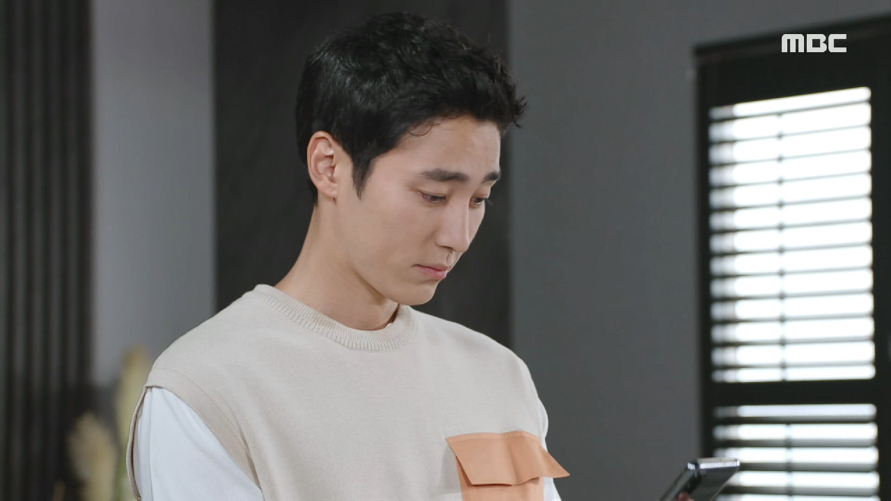 ＂따님에 관해서 드릴 말씀이...＂ 진예솔의 의심스러운 문자를 본 최성재!