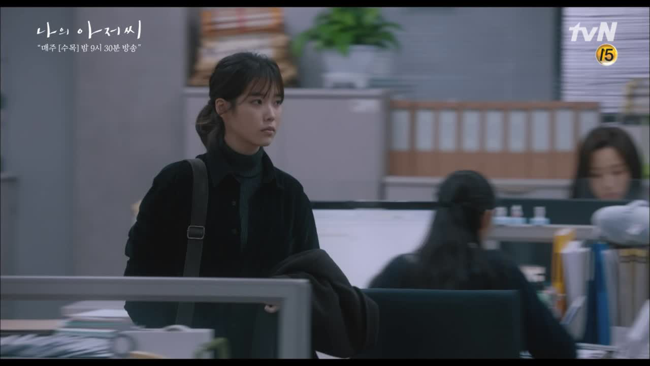 이지은, 기계처럼 일만 하다 커피믹스 잔뜩 훔쳐 퇴근하다