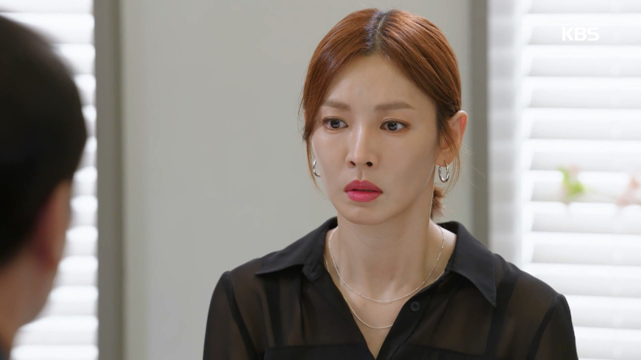당분간 대표대행을 맡게 될 거란 소식에 놀란 김소연