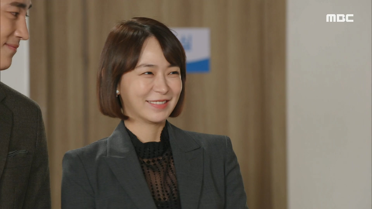 ＂대표님 축하드립니다~!＂ 대표가 된 심이영을 축하하는 직원들!