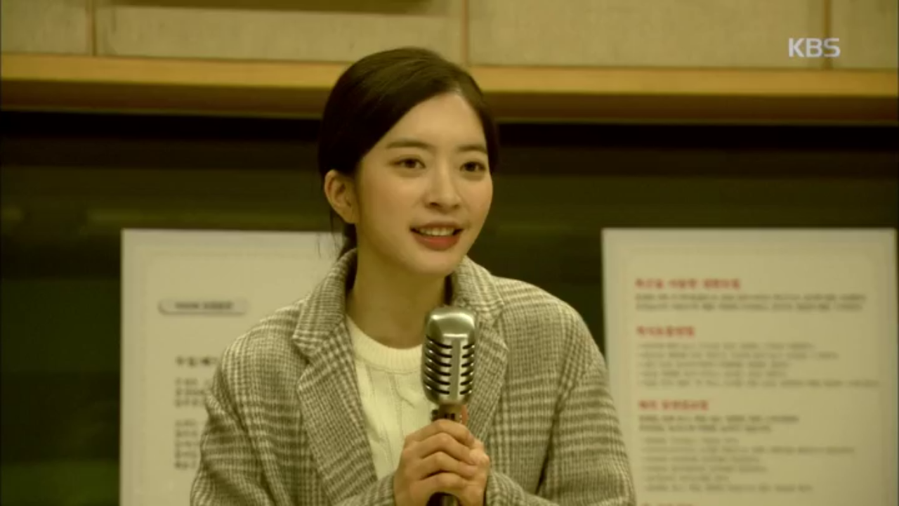 조아영, 몰래 노래연습하다가... - kakaoTV 조아영, 몰래 노래연습하다가...