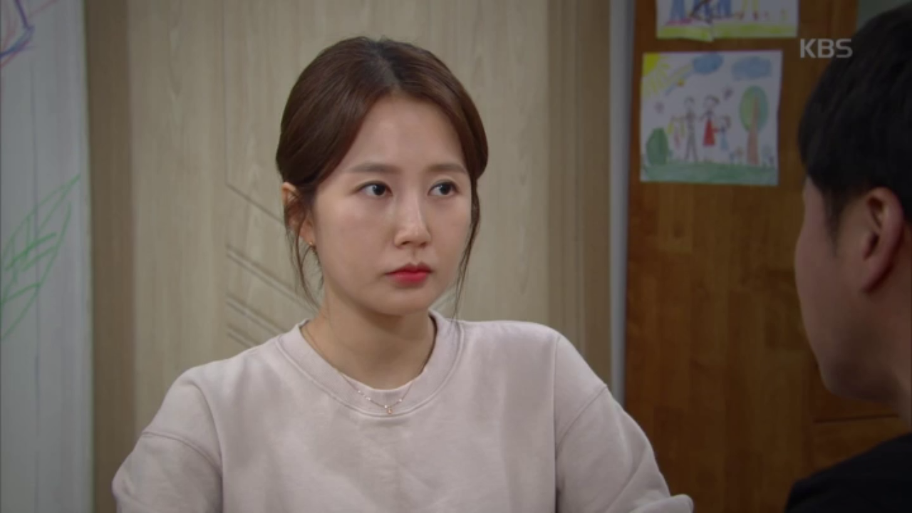 다친 오대환 치료해주는 임정은 ＂자고 가＂