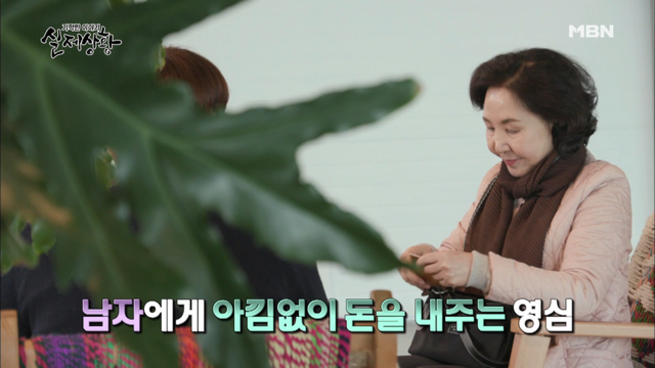 (실제상황) 아버지가 돌아가신 후 다른 남자를 만나고 다니는 어머니?