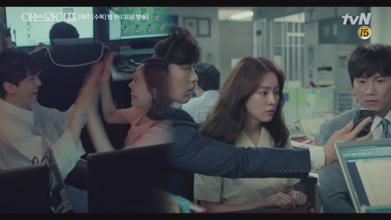 우진과 두 남자가 합세해 범인 추적하는 동안 혜원, 현수의 도움으로 게시...