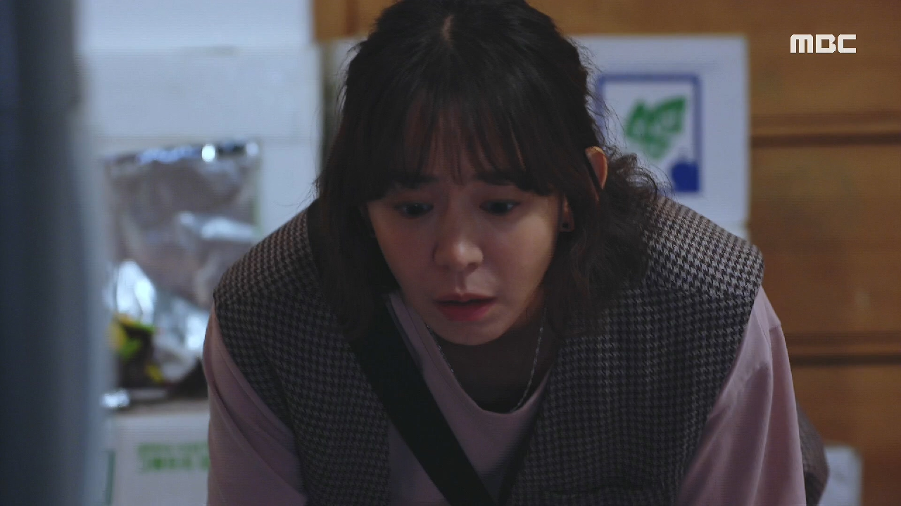 뒤늦게 들어와 다친 아들 약 발라주는 심이영...ㅠㅠ