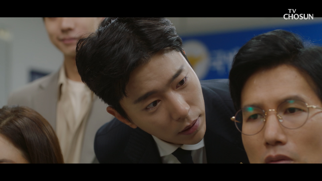 정욱에게 고소당한 김사랑을 도와주러 온 윤현민↗