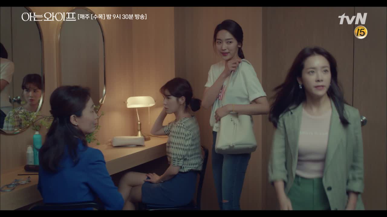 직장에서 여자 셋이 모이면… 접시는 깨져도 우진이는 못 이겨요.