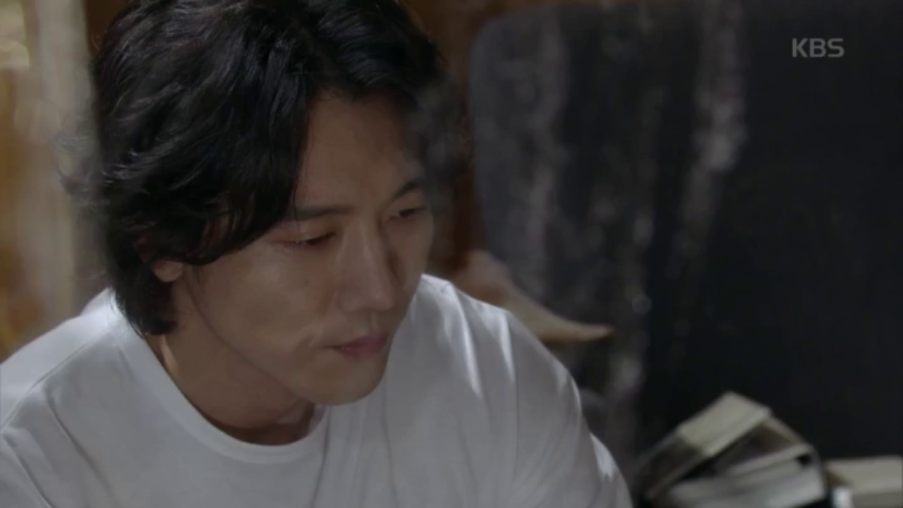김하경의 책에 적혀있는 아버지 편지를 읽는 기태영