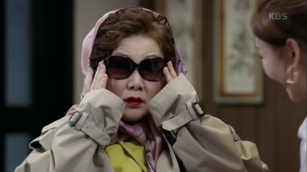 김소연이 사준 옷을 입어보는 김해숙! ＂좀 괜찮은데?!＂