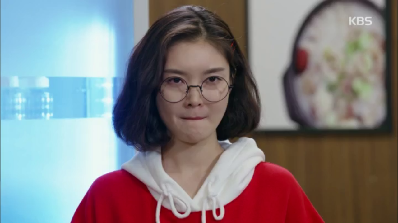 남태부가 가게에 스탭들을 끌고 온것이 맘에 안드는 김하경
