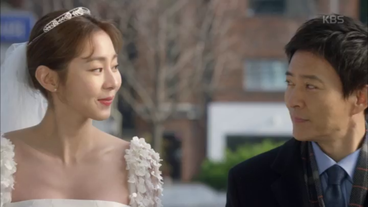 최수종 손잡고 결혼식장으로 들어가는 유이