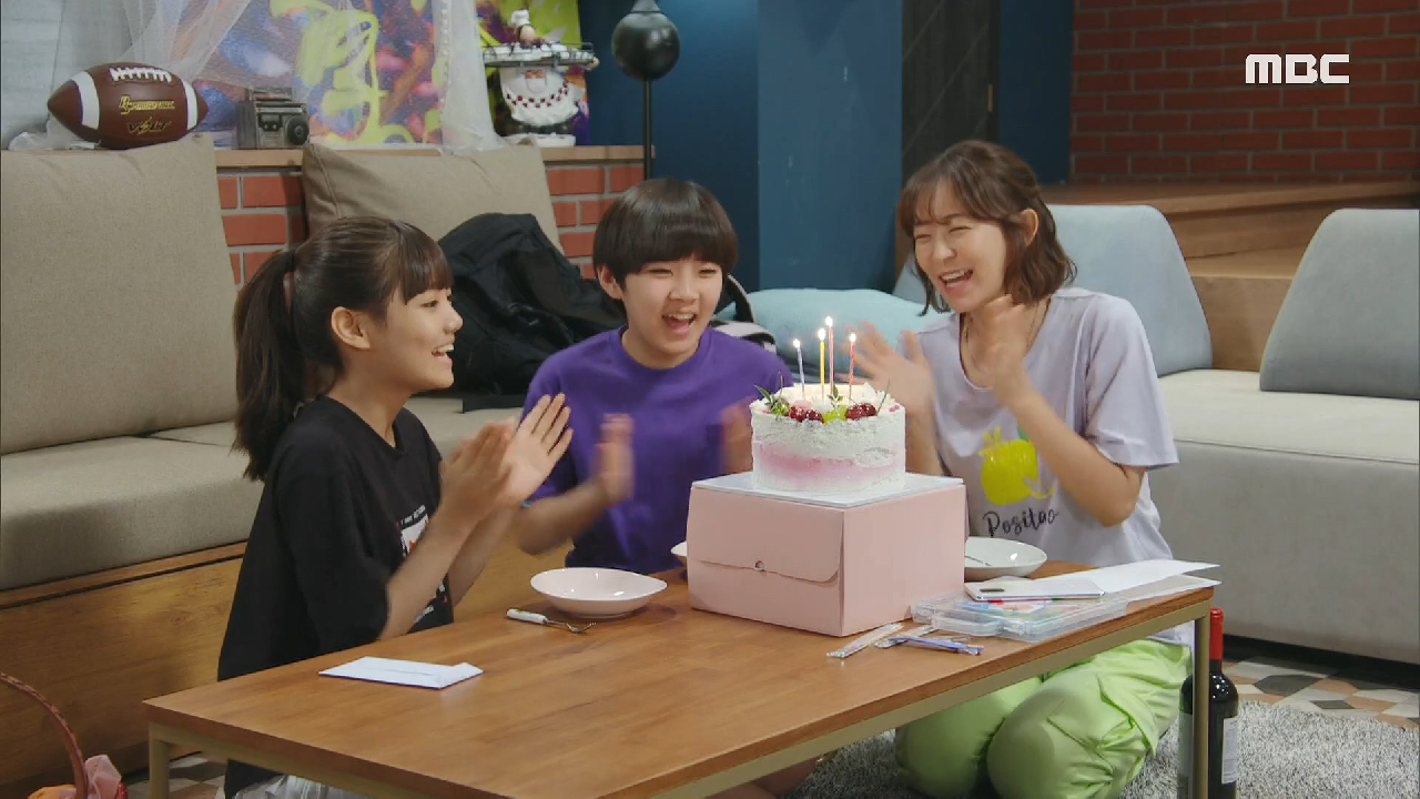 아이들 생일 축하를 위해 케이크를 선물한 최성재