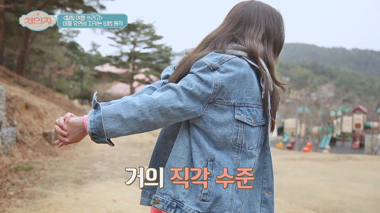 누구나 쉽게! 김지연이 &#39;어깨 유연성&#39; 지키는 스트레칭 동작?? | JTBC 210407 방송