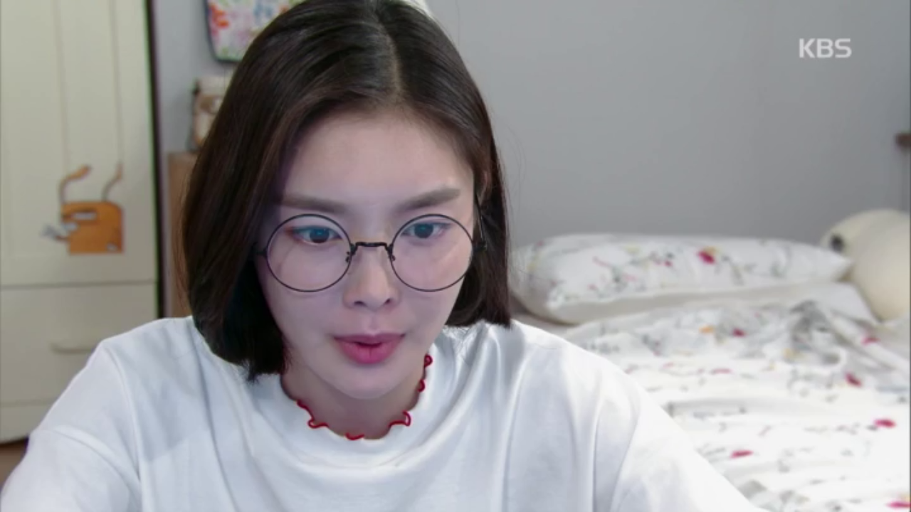 김하경 "아니 과거 이야기 쓰려 하면 얘가 빠지질 않아!