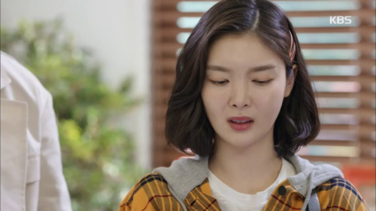 자신의 책을 보다가 기태영에게 걸린 김하경