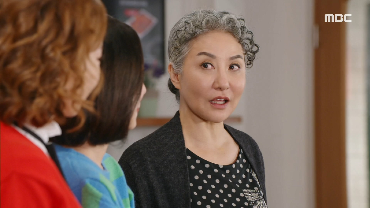 ＂지금 나 들으라고 계속 이러는 거죠?＂ 가게에 찾아온 김영란을 약 올리는 양혜진