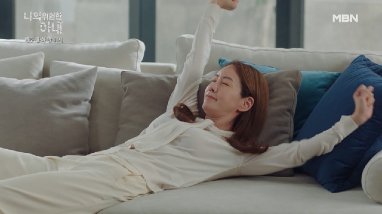 돌아온 김정은, 그러나 너무도 달라진 그녀! 가방 투척에 널브러지기까지!?