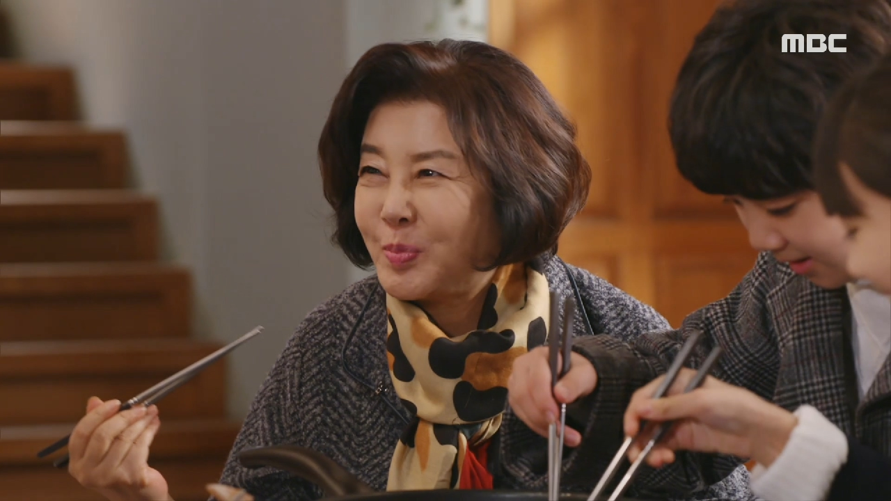 ＂잠깐! 이거 엄마 먹을거야!＂ 심이영의 고기를 탐내는 가족들