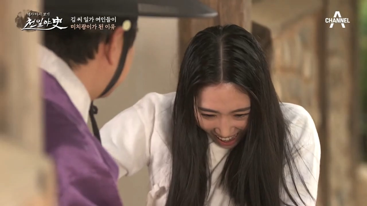 집안의 여인들이 한 명씩 미쳐간다?! 한 집안에 내려진 기묘한 저주