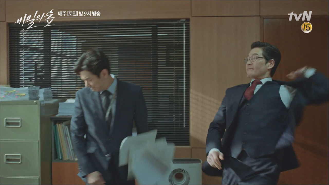 유재명, 성접대 의심하는 조승우에 &#39;서류 싸다구&#39;