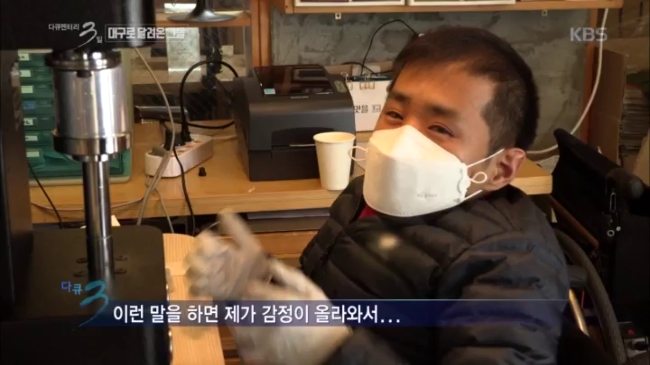 의료진에게 커피를 나눠주는 아름다운 손길