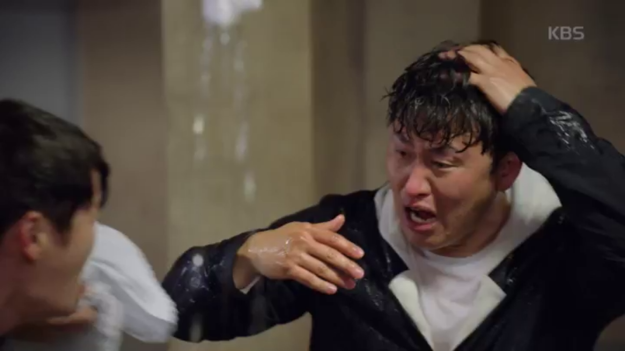 고사 지내다가 천장에서 물 새는 사무실, 오대환의 미래는 과연...ㅠㅠ