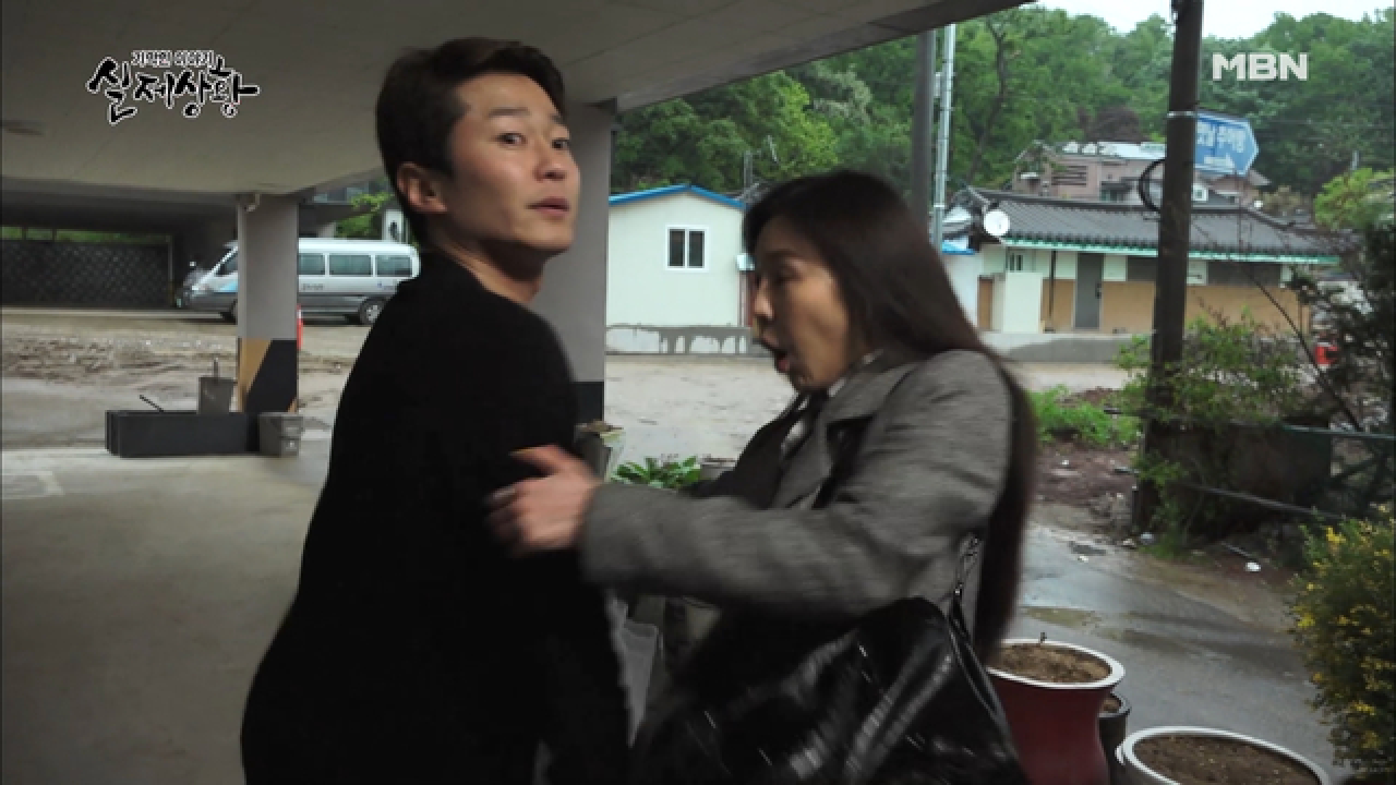 (실제상황) 자신의 아이를 보여달라며 낯선 여인에게 접근하는 남자?