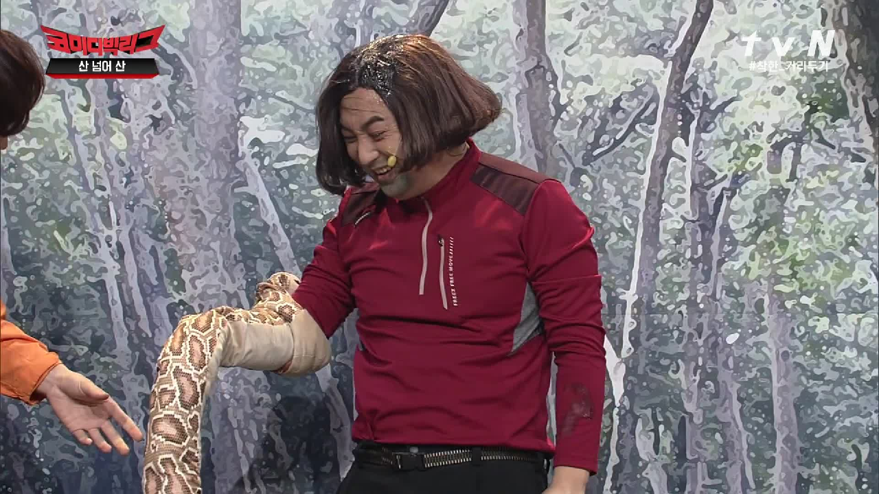 난 뱀 손잡이야~♬ 외국 친구(?)에게 제대로 물린 제성