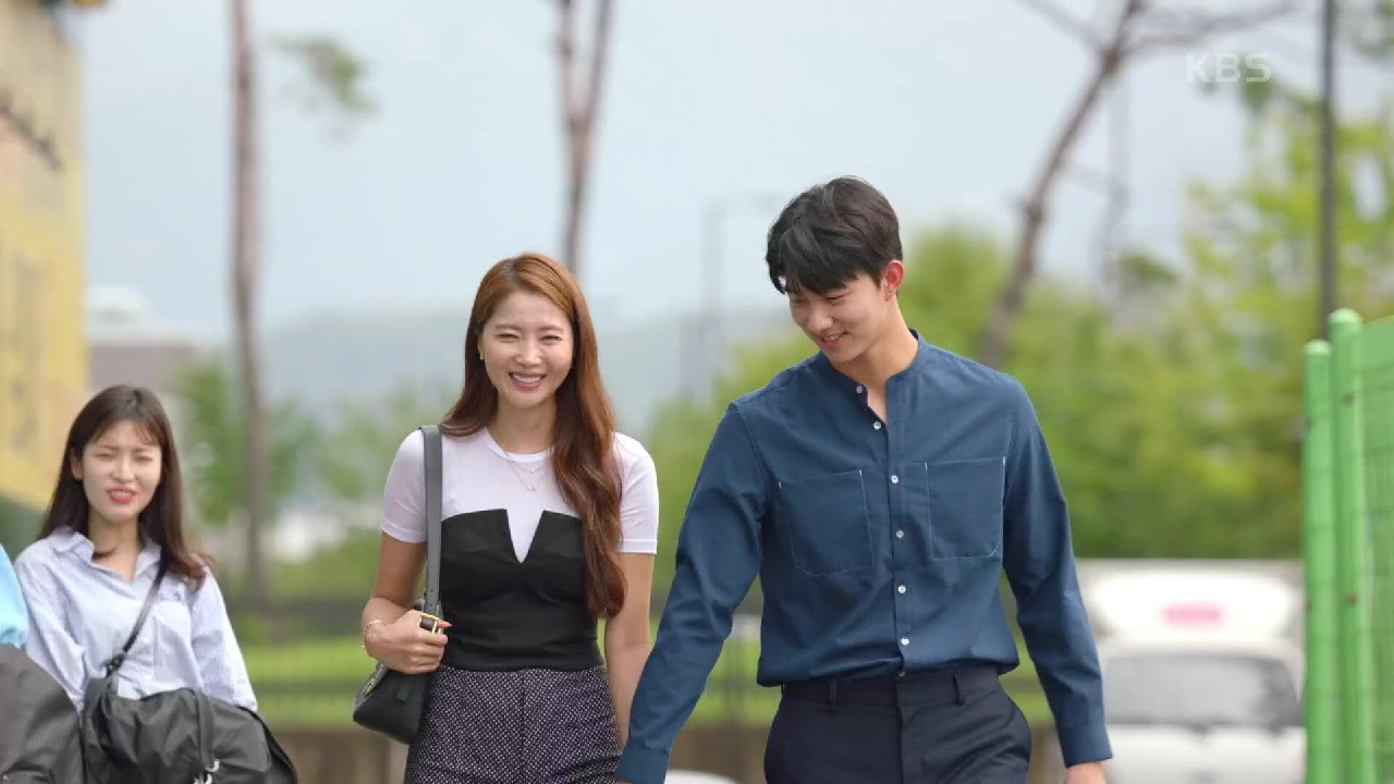 ＂저녁 먹으려고요, 애인이랑!＂ 당당하게 오윤아 손 잡는 기도훈♡