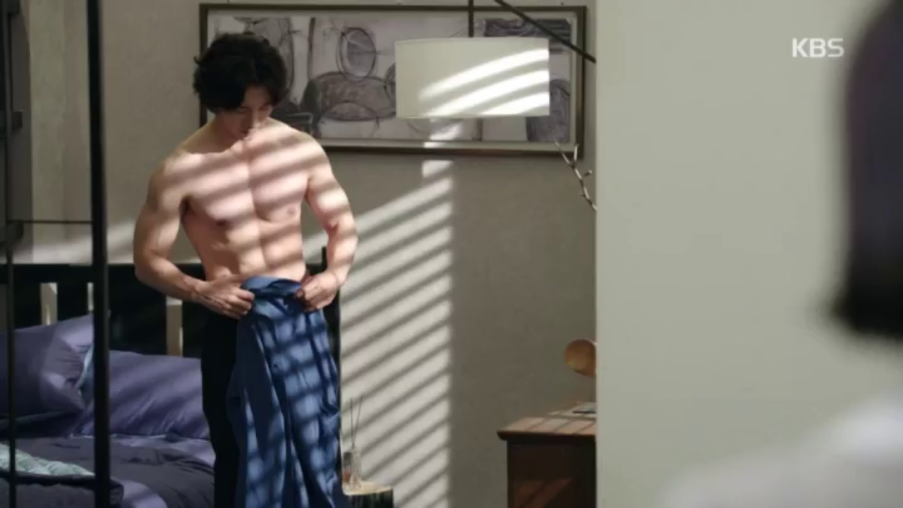 기태영의 상의탈의를 봐버린 김하경!