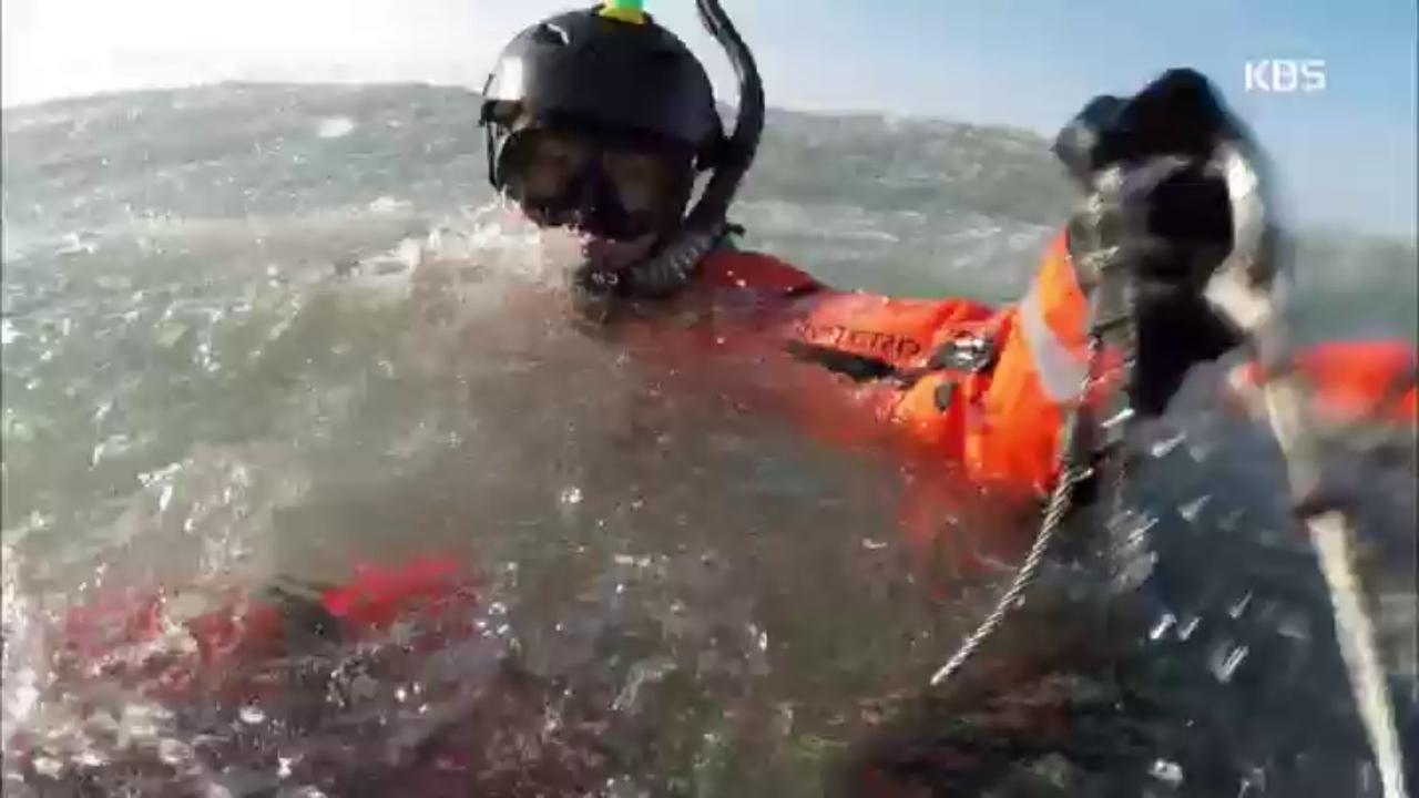실전처럼 긴박하게 진행되는 해상 구조 훈련