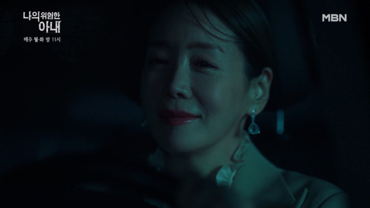 김정은, 승리의 웃음? or 회한의 눈물..? 사체 뒤처리 장소에서 띤 묘한 표정