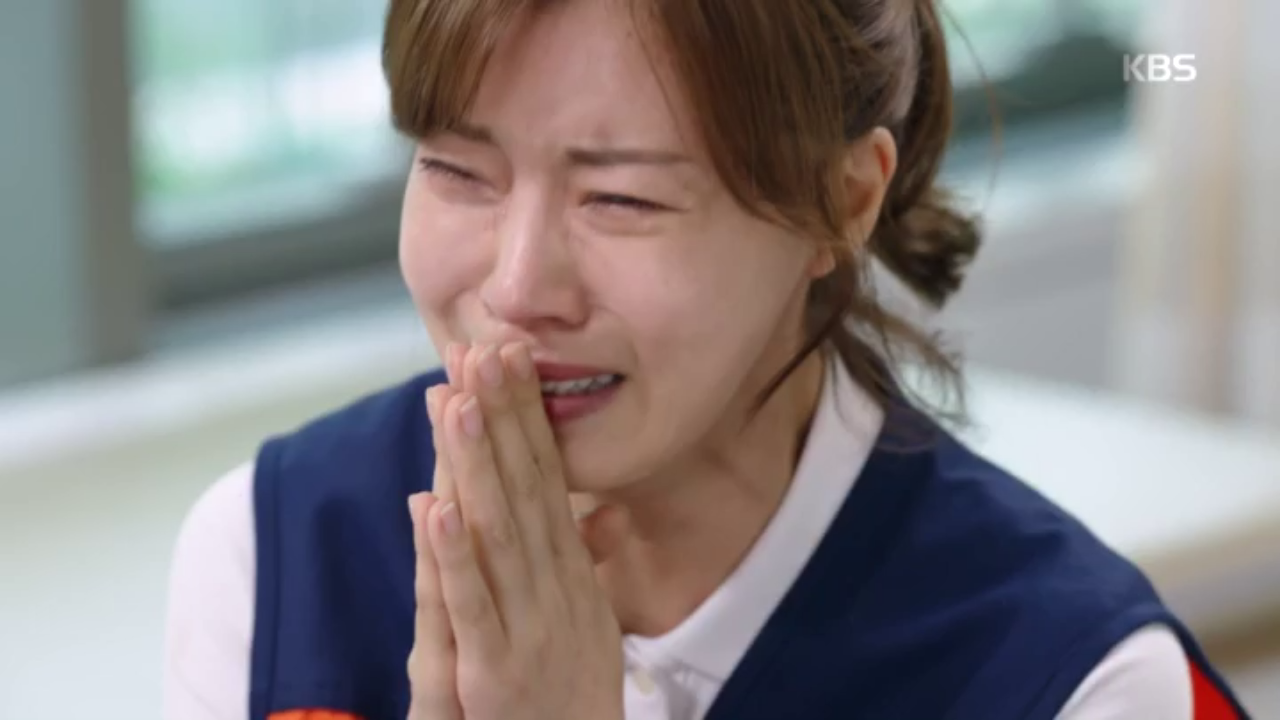 의사 앞에서 눈물을 쏟아내는 유선 "선생님, 제발 저희 엄마 좀 살려주세요...!"