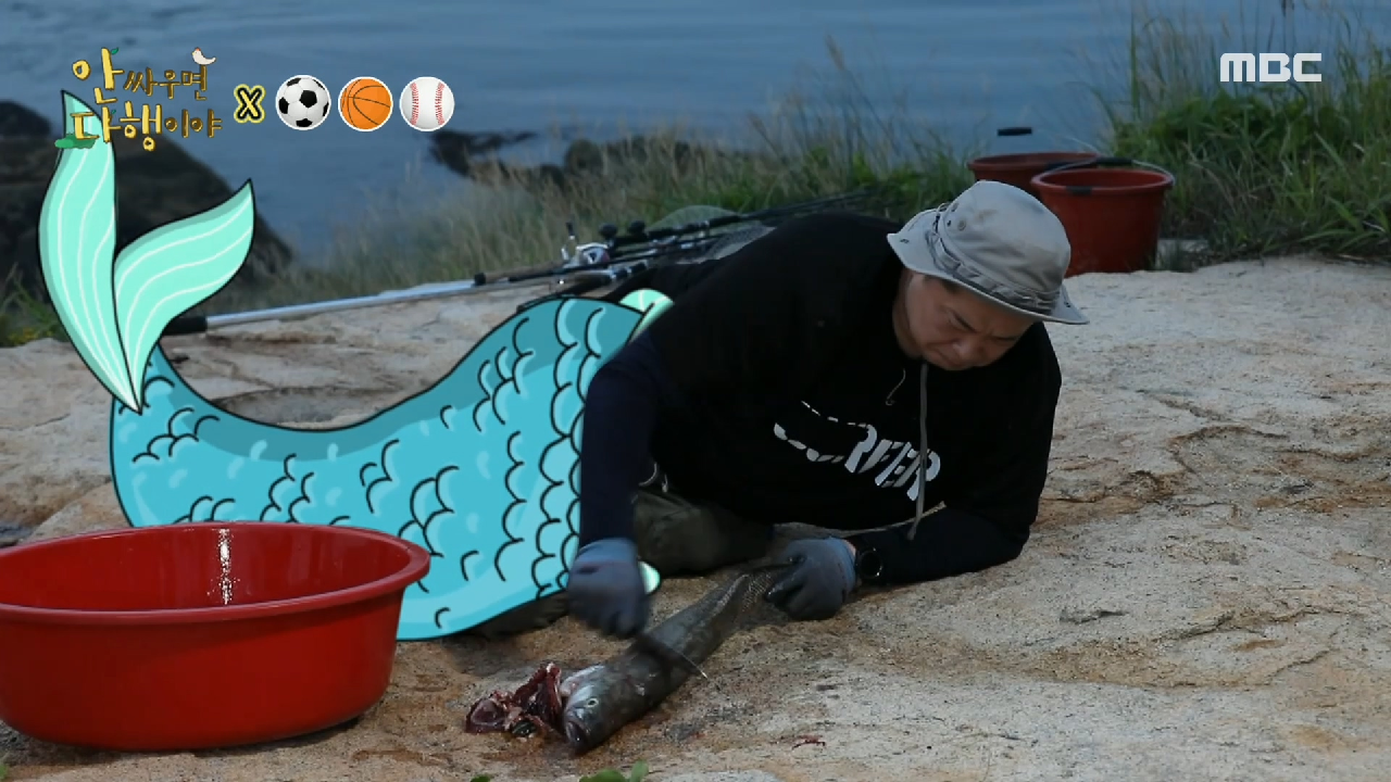치열한 비늘과의 전쟁! 농어일체가 된 현주엽?, MBC 210816 방송