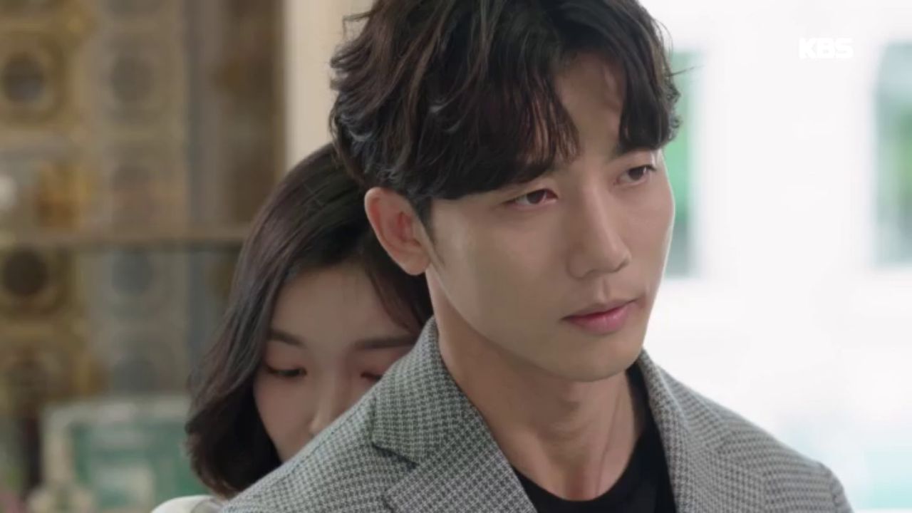 더 이상 도망치지 않고 행복해지겠다고 다짐하는 기태영과 그를 안아주는 김하경