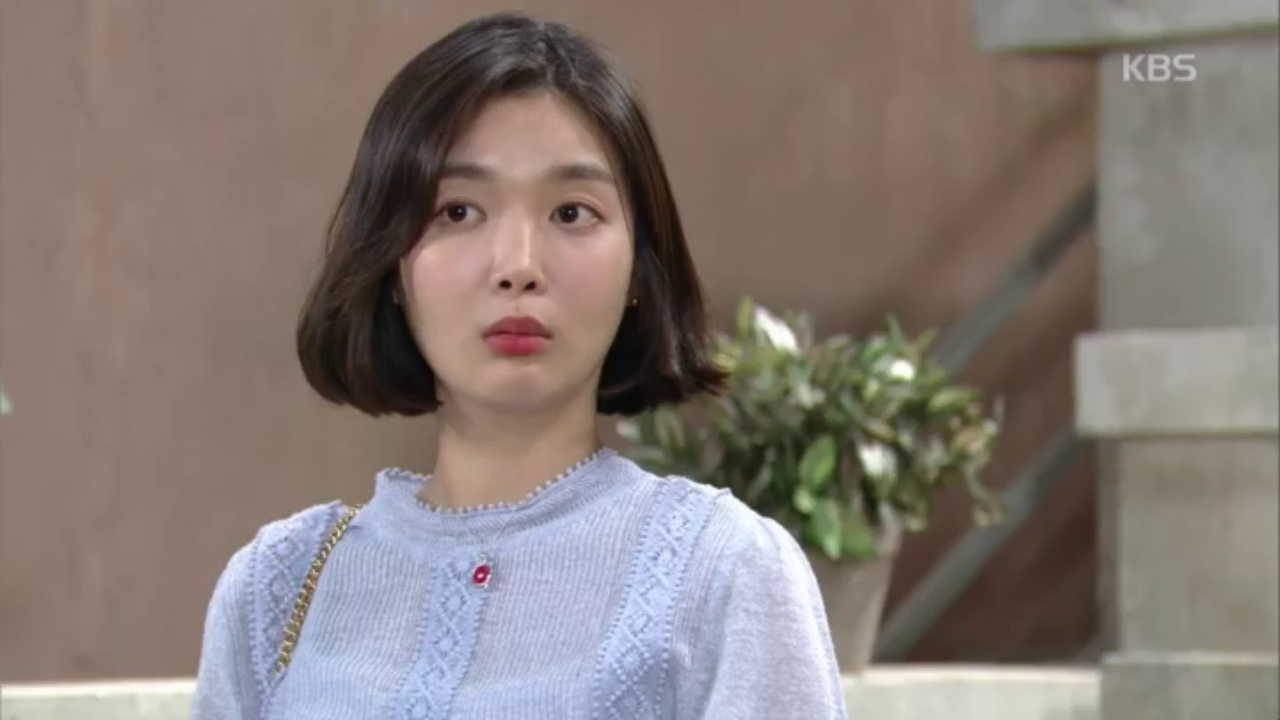 자신과 기태영의 결혼식을 지나치게 서두르는 김해숙이 의아한 김하경
