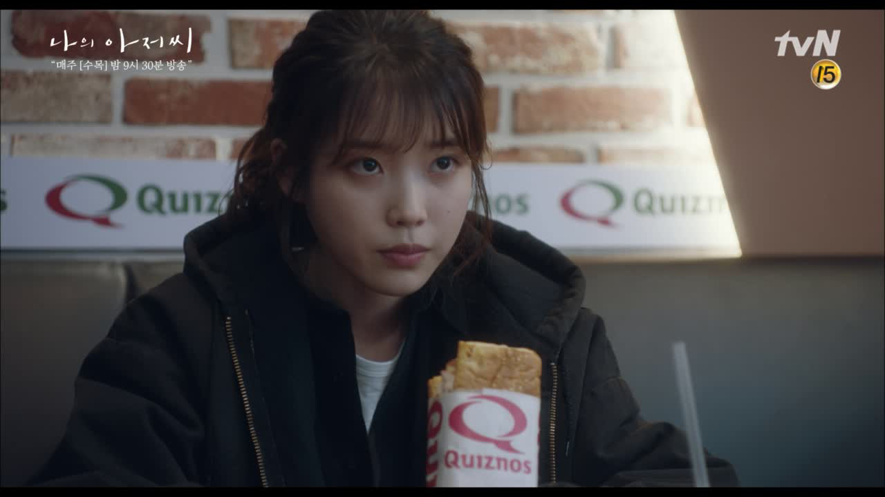 도망쳐야만 하는데... 이선균이 마음에 걸리는 이지은의 망설임..