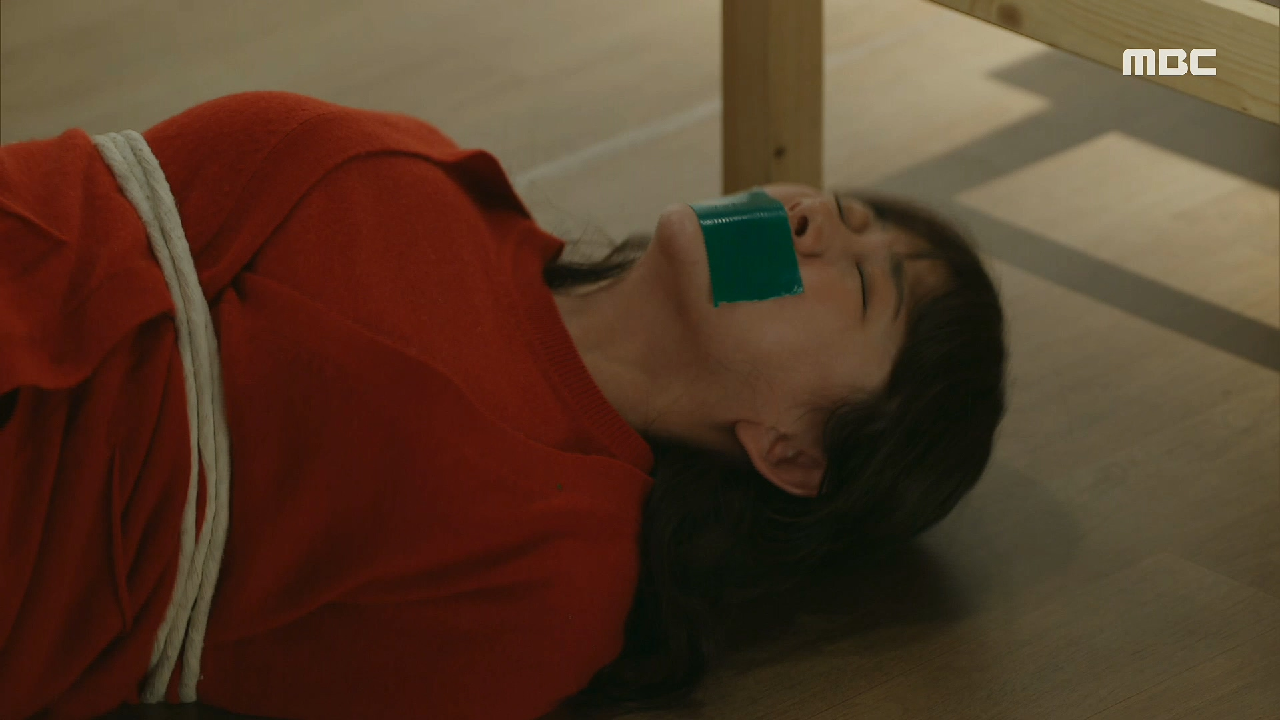 손발이 묶인 채로 눈을 뜬 심이영..?! MBC 20201222 방송