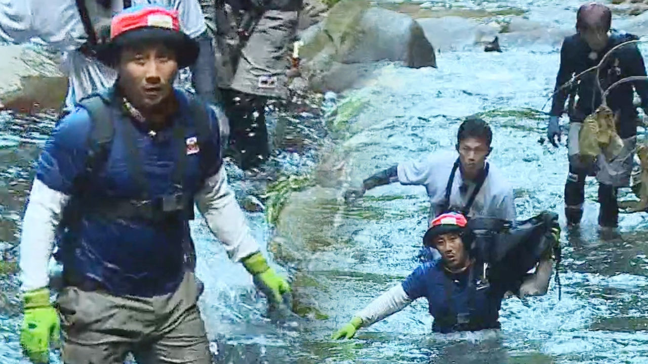 ‘나를 따르라’ 김병만, 계곡 건너며 족장 카리스마 발산