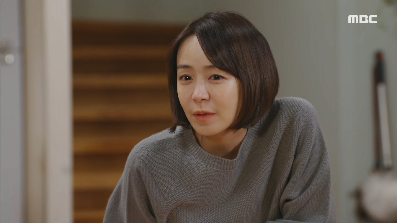 여행을 간다고 거짓말하는 심이영에게 용돈을 주는 이정길