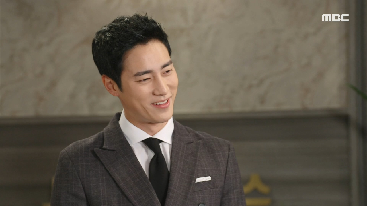 대표로 선임된 심이영이 자랑스러운 최성재 ＂의자가 이제 주인을 만났네~＂